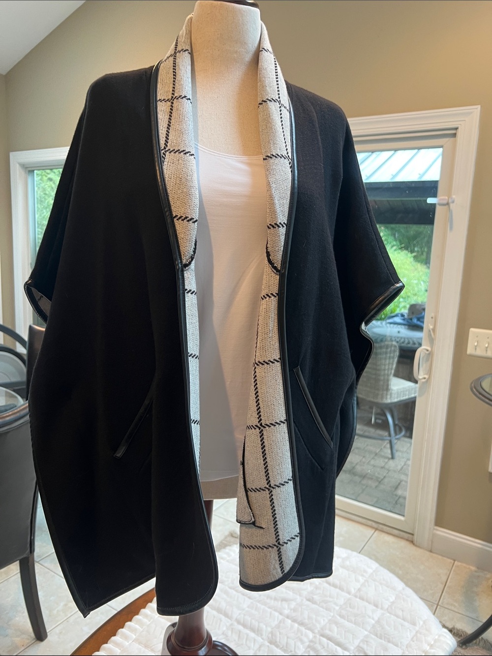 Chico's Faux Leather Trim Open Front Cape Coat Ruana Shawl Size 0 / Small